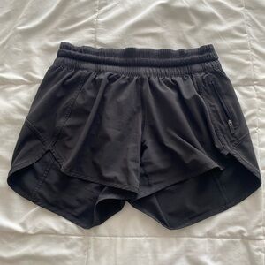 Hottie hot shorts size 6 black🌞🌊🥥🐚 lululemon athletica